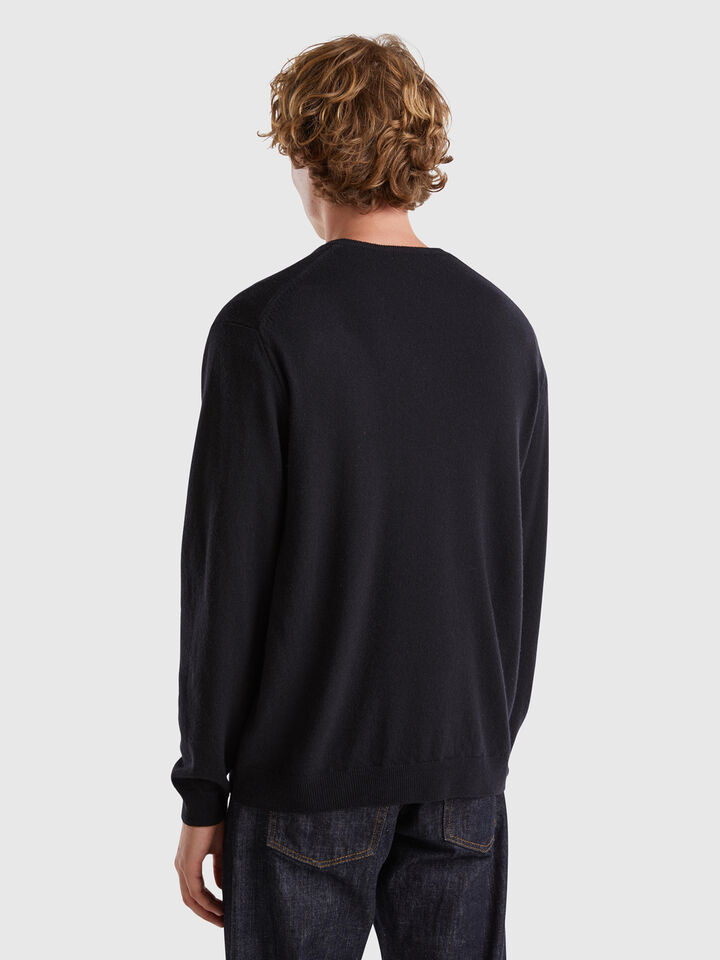 V NECK SWEATER L/S Men image number 2